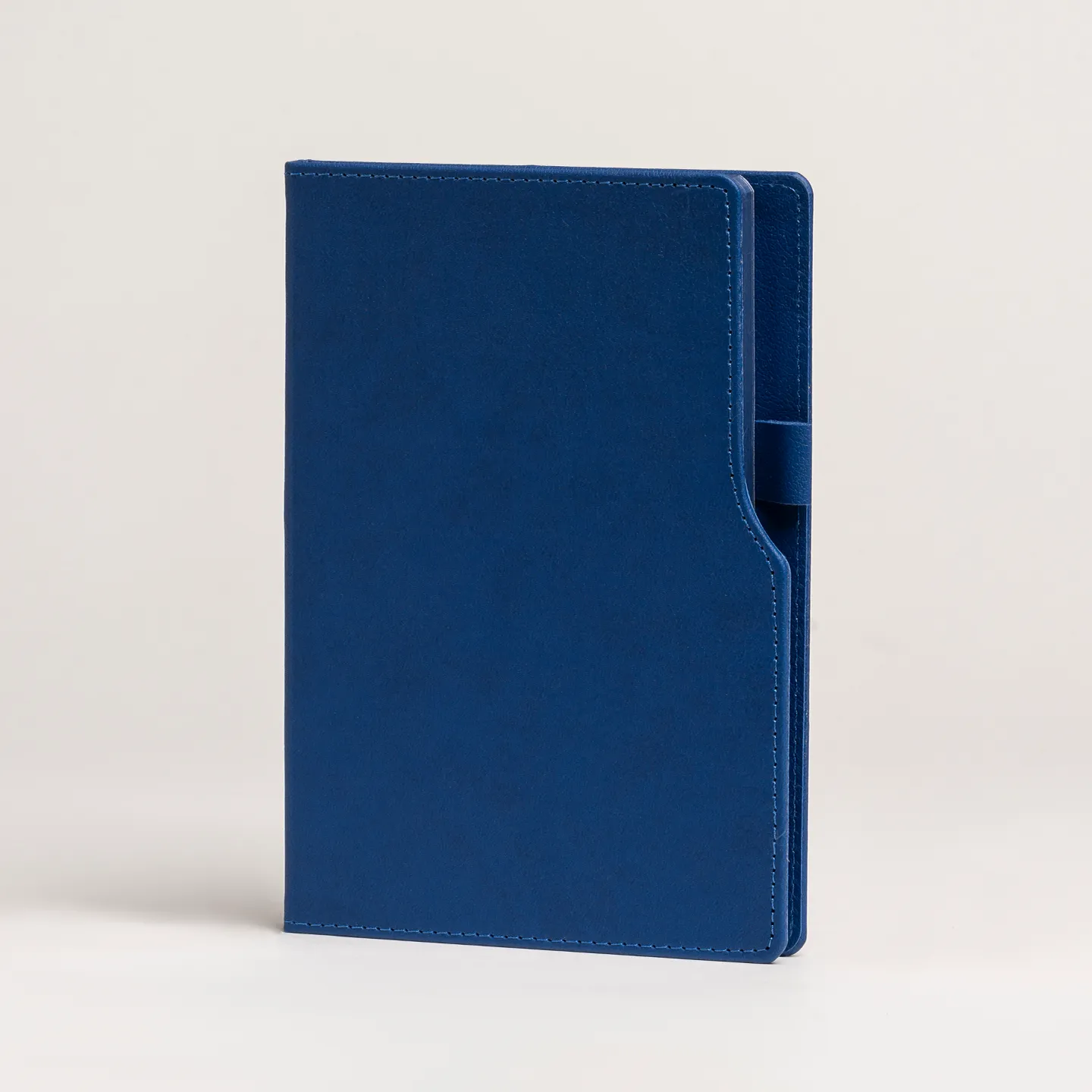14,5 x 21 cm Termo Deri PU Sert Kapaklı Tarihsiz Defter, 224 Sayfa, 80 gr Ivory Krem Çizgili İç Kağıt, Kenar Boyalı, Kalem Tutuculu