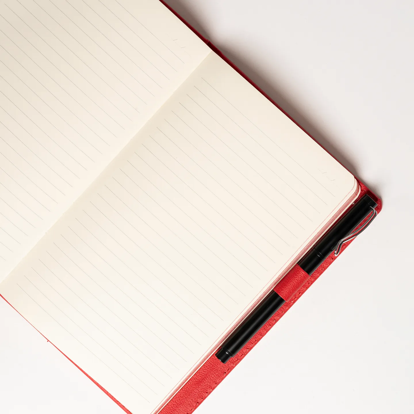 14,5 x 21 cm Termo Deri PU Sert Kapaklı Tarihsiz Defter, 224 Sayfa, 80 gr Ivory Krem Çizgili İç Kağıt, Kenar Boyalı, Kalem Tutuculu