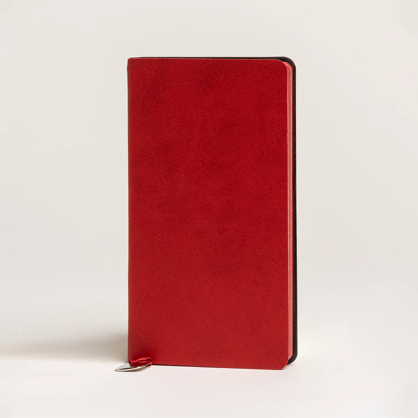 10 x 17 cm Termo PU Yumuşak Kapaklı Tarihsiz Defter, 196 Sayfa, 80 gr Ivory Krem Çizgili İç Kağıt, Renkli Kenarlı, Metal Tokalı, Karton Kılıflı