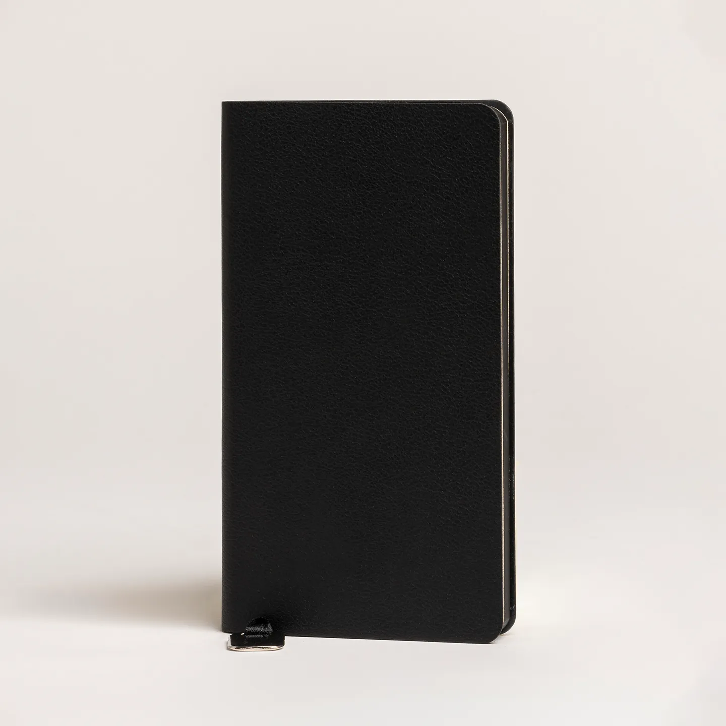 10 x 17 cm Termo PU Yumuşak Kapaklı Tarihsiz Defter, 196 Sayfa, 80 gr Ivory Krem Çizgili İç Kağıt, Renkli Kenarlı, Metal Tokalı, Karton Kılıflı