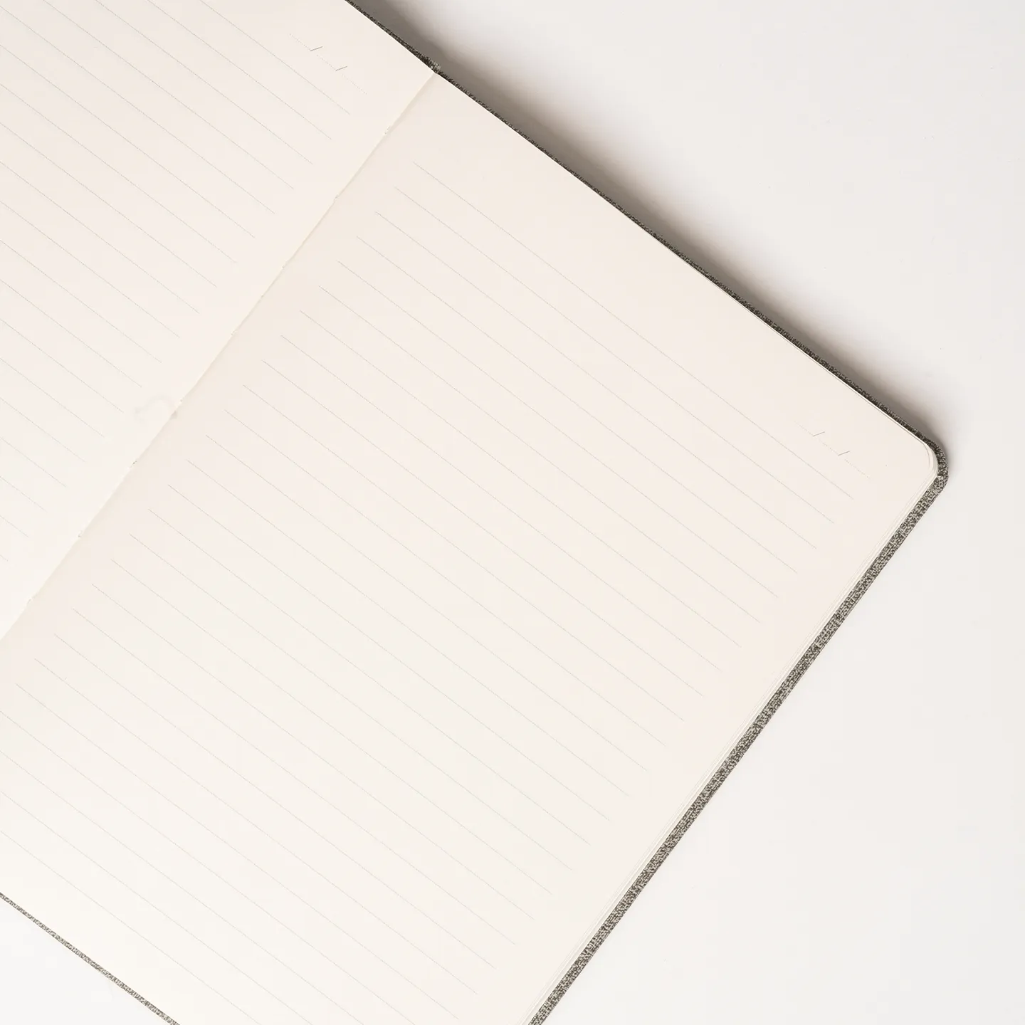 15 x 21 cm Termo PU Sert Kapaklı Tarihsiz Defter, 224 Sayfa, 70 gr Ivory Krem Çizgili İç Kağıt, Kart ve Telefon Bölmeli, Kalem Tutuculu