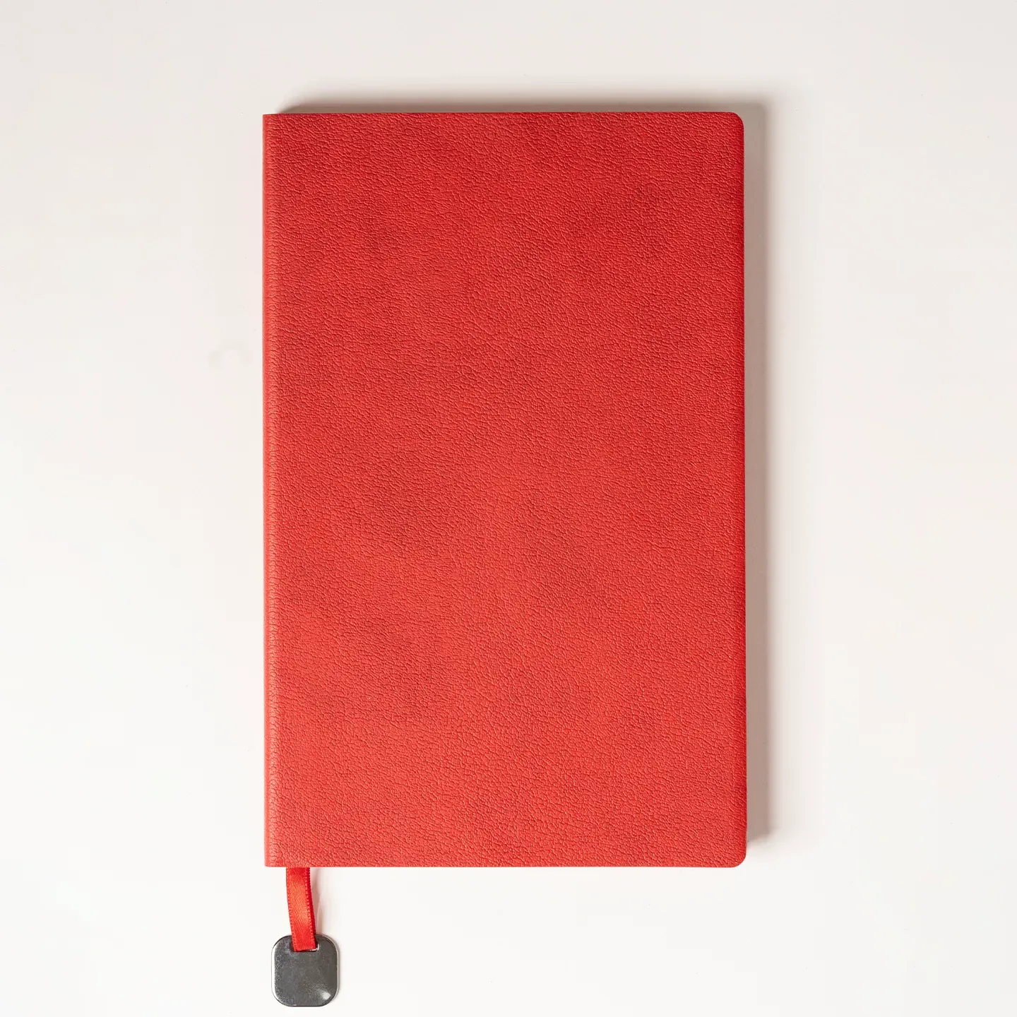 13 x 21 cm Termo PU Deri Esnek Yumuşak Kapaklı Tarihsiz Defter, 196 Sayfa, 80 gr Ivory Krem Çizgili İç Kağıt, Renkli Kenarlı, Metal Tokalı, Karton Kılıflı Promozone