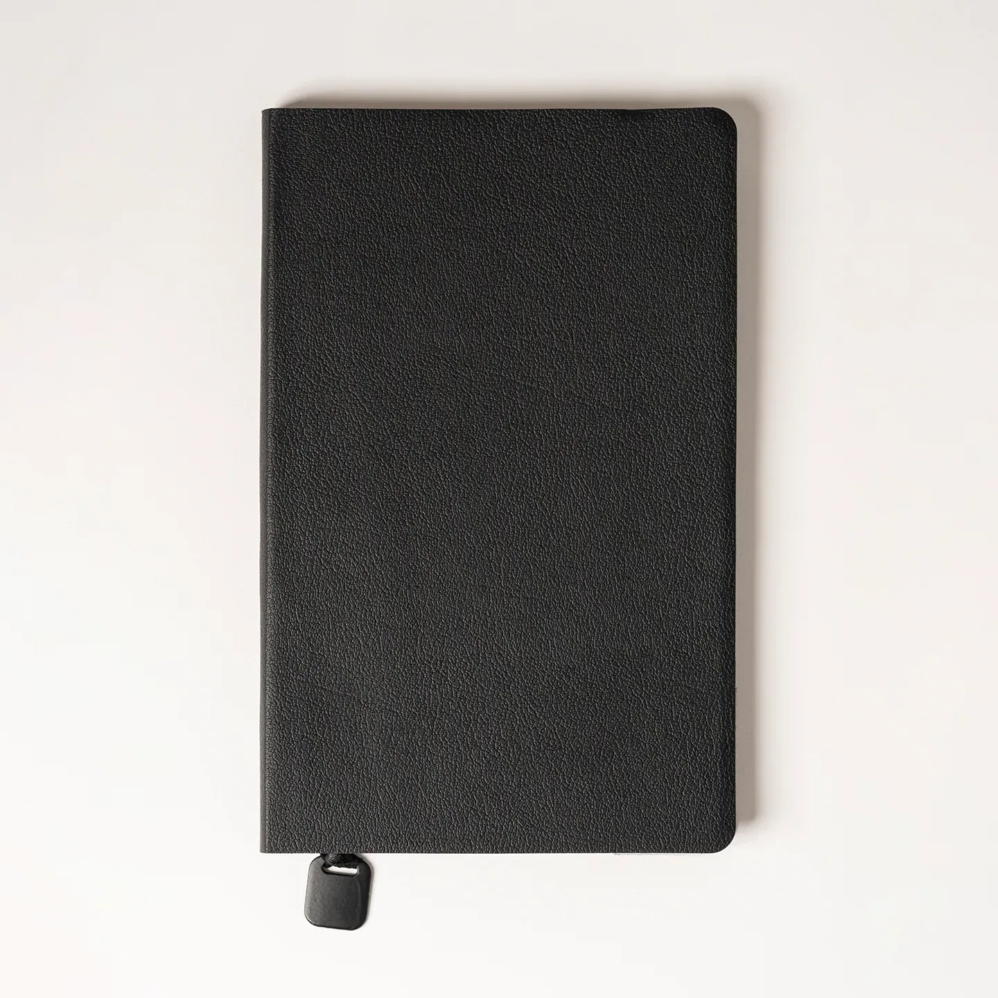 13 x 21 cm Termo PU Deri Esnek Yumuşak Kapaklı Tarihsiz Defter, 196 Sayfa, 80 gr Ivory Krem Çizgili İç Kağıt, Renkli Kenarlı, Metal Tokalı, Karton Kılıflı Promozone