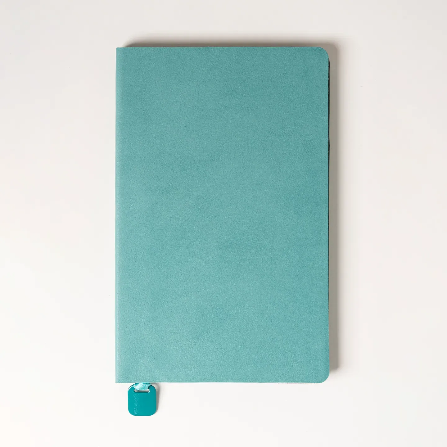 13 x 21 cm Termo PU Deri Esnek Yumuşak Kapaklı Tarihsiz Defter, 196 Sayfa, 80 gr Ivory Krem Çizgili İç Kağıt, Renkli Kenarlı, Metal Tokalı, Karton Kılıflı Promozone