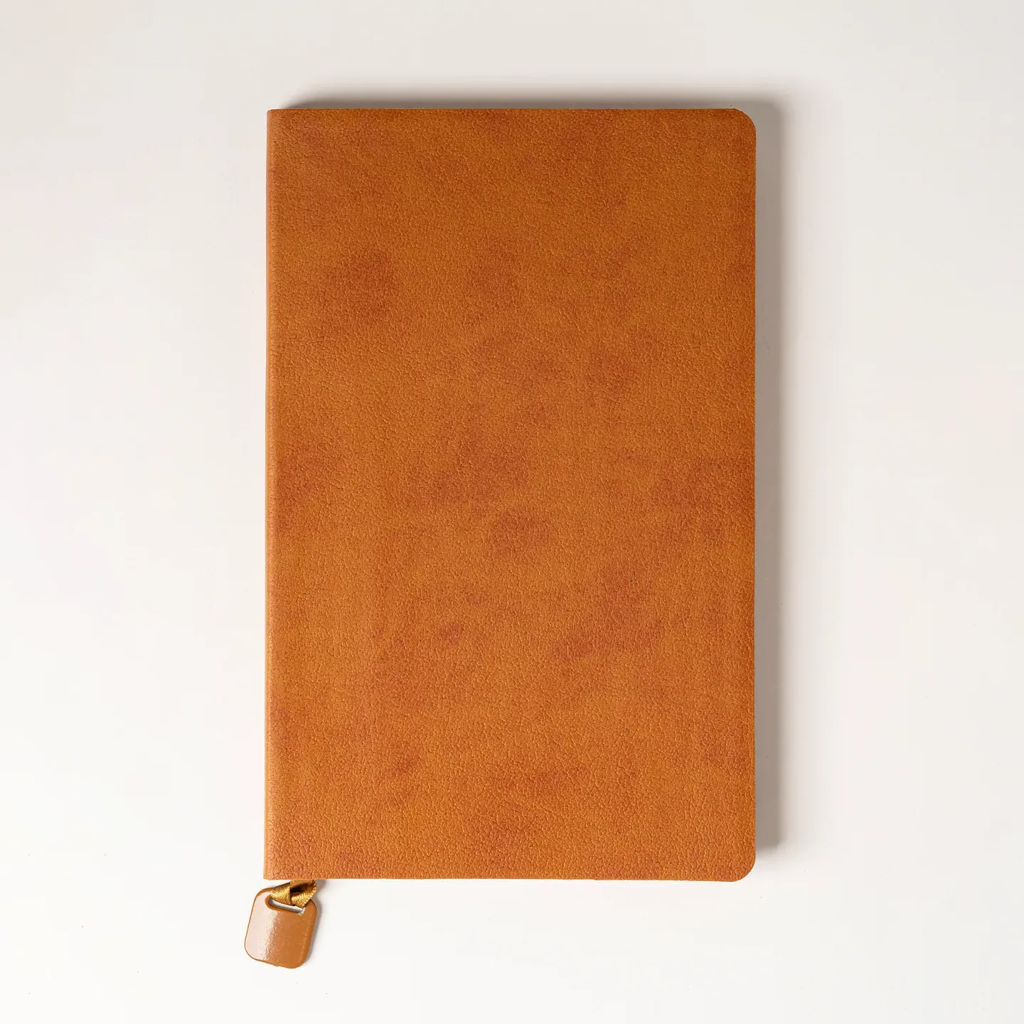 13 x 21 cm Termo PU Deri Esnek Yumuşak Kapaklı Tarihsiz Defter, 196 Sayfa, 80 gr Ivory Krem Çizgili İç Kağıt, Renkli Kenarlı, Metal Tokalı, Karton Kılıflı Promozone