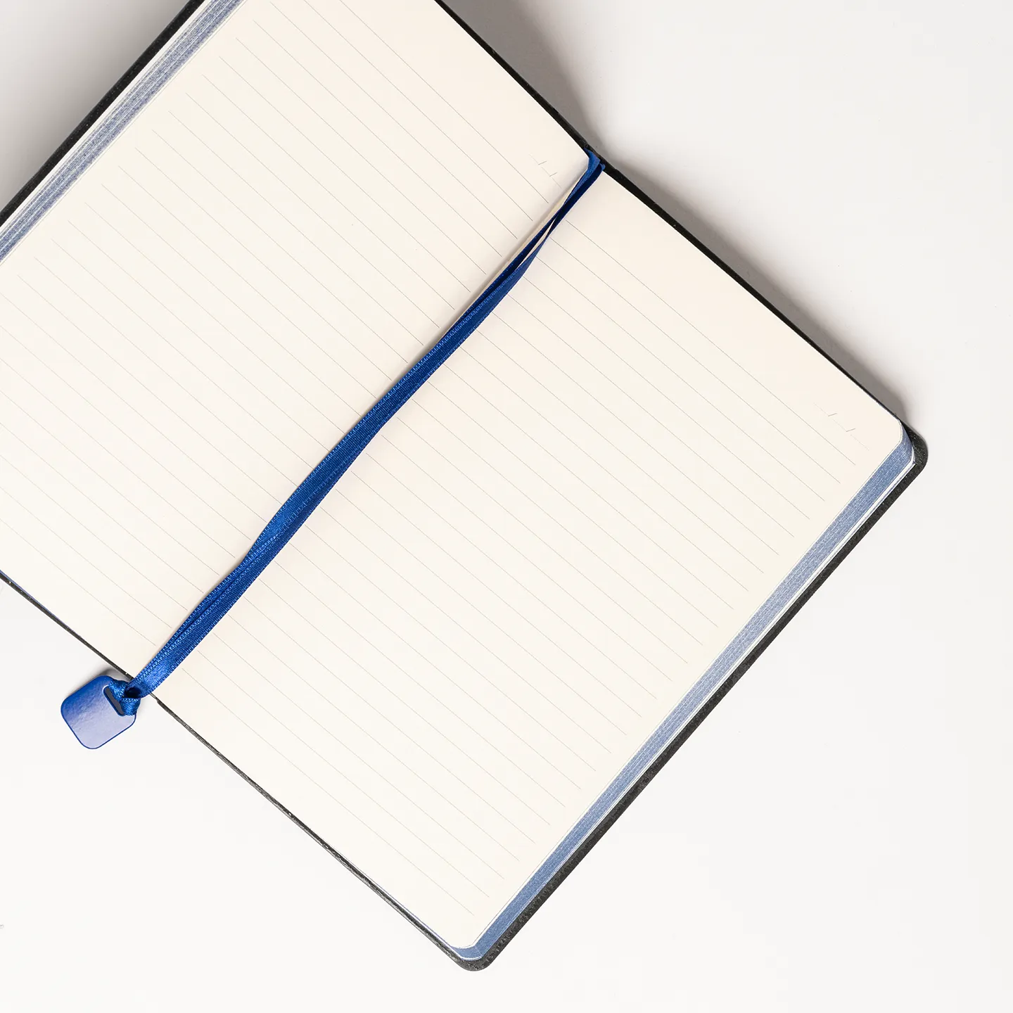 13 x 21 cm Termo PU Deri Esnek Yumuşak Kapaklı Tarihsiz Defter, 196 Sayfa, 80 gr Ivory Krem Çizgili İç Kağıt, Renkli Kenarlı, Metal Tokalı, Karton Kılıflı